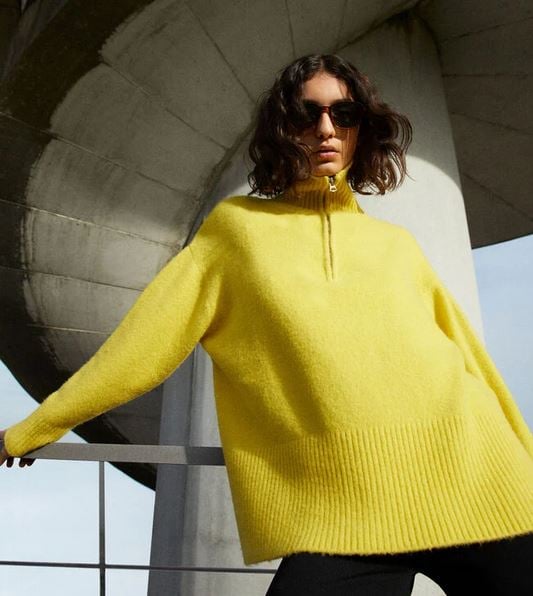 Parfois se une a la tendencia oversize con este jersey color lima: c&oacute;modo, bonito y barato