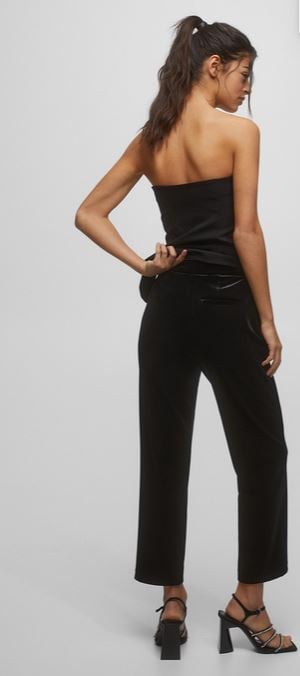Este pantal&oacute;n de terciopelo de Pull&Bear lo est&aacute; petando: queda como un guante