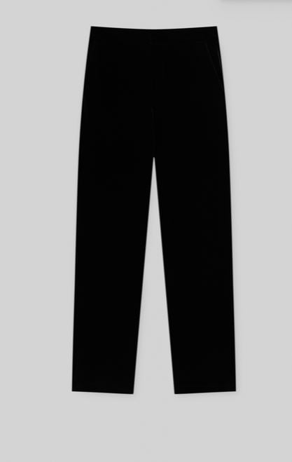 Este pantal&oacute;n de terciopelo de Pull&Bear lo est&aacute; petando: queda como un guante