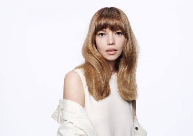 Modelo con color de pelo 'brunette' / Godwell Expert
