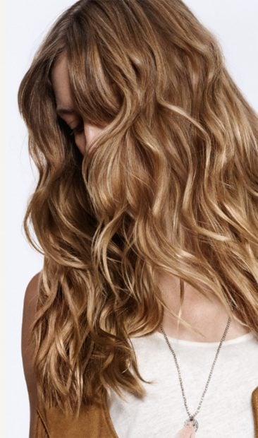 Modelo con color de pelo c&aacute;lido / Godwell Expert