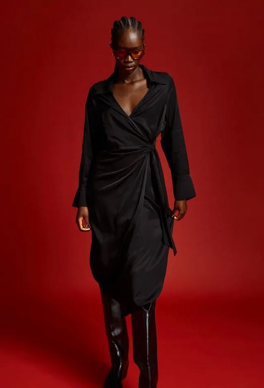 &iquest;Buscas un b&aacute;sico? Este vestido negro de H&M es el perfecto, reduce caderas y tripa
