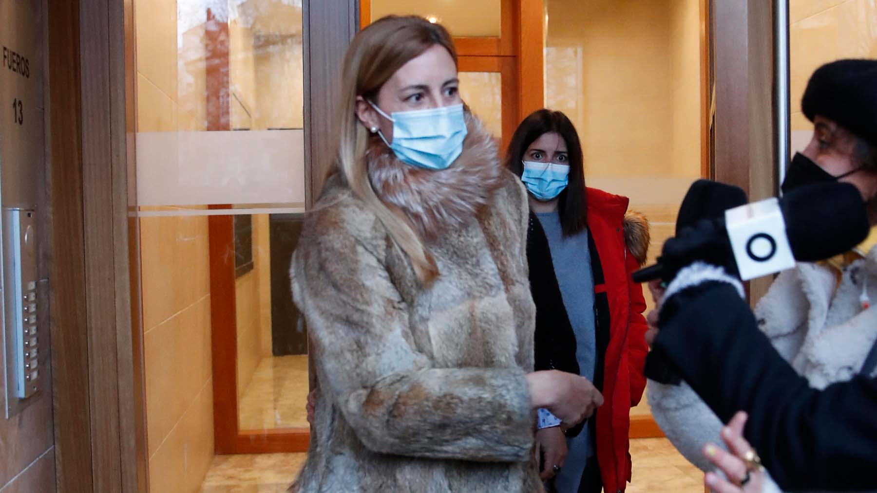 Ainhoa Armentia saliendo del bufete de abogados / Gtres