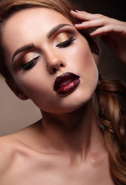 Modelo con maquillaje de noche / Gtres