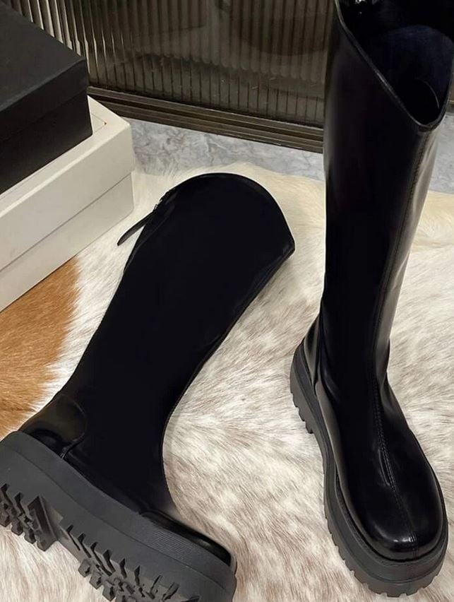 Botas altas y blazer oversize la tendencia que arrasa en Shein a un precio low cost