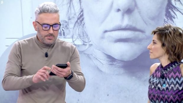 Kiko Hern&aacute;ndez junto a Adela Gonz&aacute;lez en 'S&aacute;lvame' / Telecinco