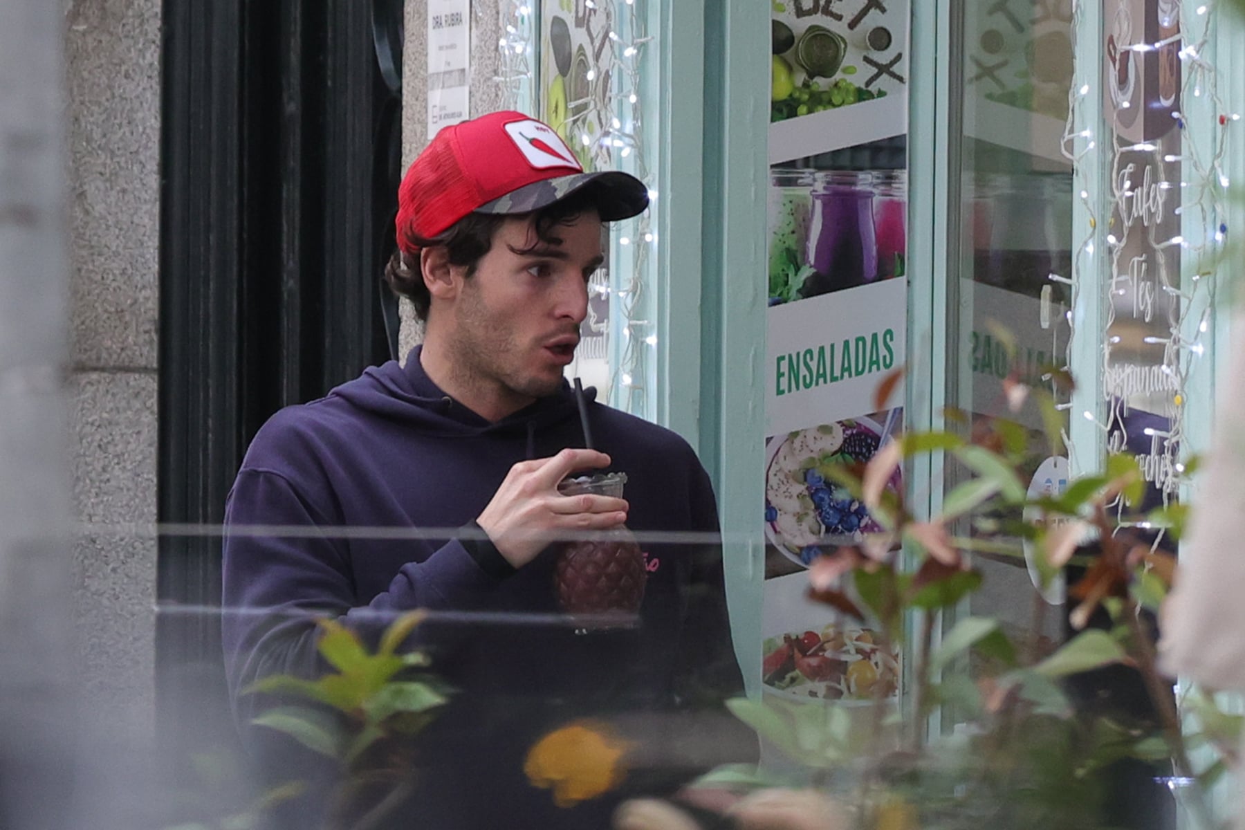 Íñigo Onieva tomando un smoothie por Madrid / Gtres