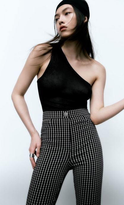 Los leggings estampados de Zara para ir radiante en estas fiestas y que te quitar&aacute;n a&ntilde;os