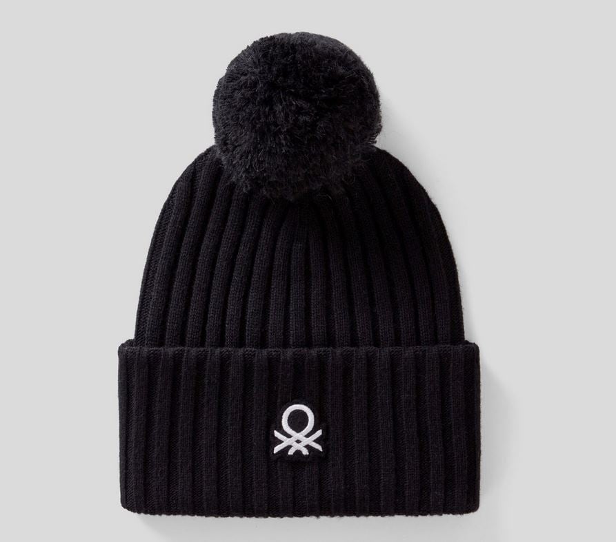 El gorro b&aacute;sico de Benetton que dar&aacute; un toque especial a tu look esta navidad