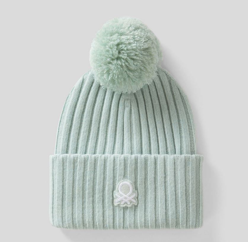 El gorro b&aacute;sico de Benetton que dar&aacute; un toque especial a tu look esta navidad