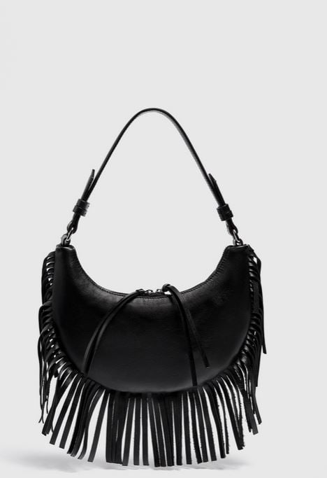 P&iacute;dele a los reyes este bolso de flecos negro de Pull&Bear: muy vers&aacute;til para todo tipo de fiestas