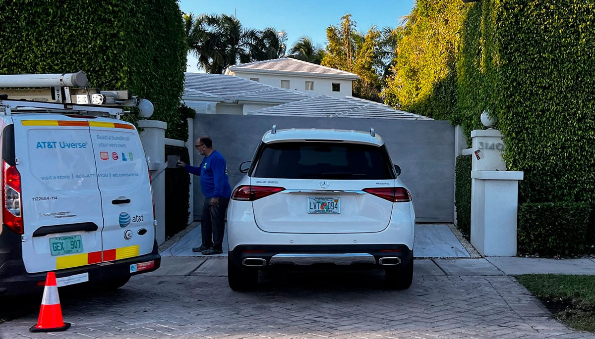 Operarios, trabajando en la casa de Shakira en Miami / Gtres