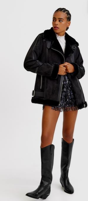 ¡Las tenemos! Las botas de Emily Ratajkowski que están arrasando en Pull&Bear
