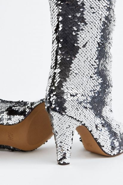 Botas con lentejuelas negras y plateadas / H&M