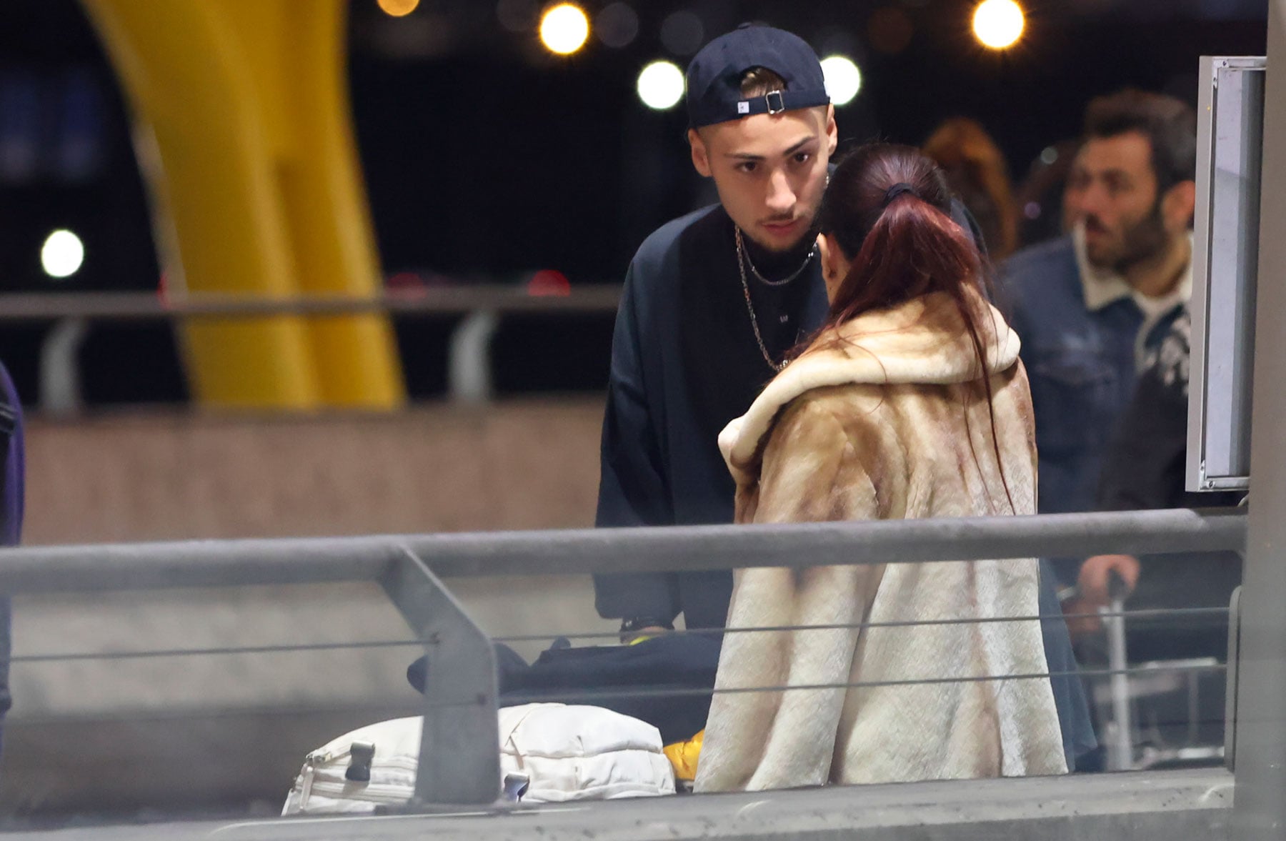 Tommy Rossi habla con su novia Julia Janeiro / Gtres