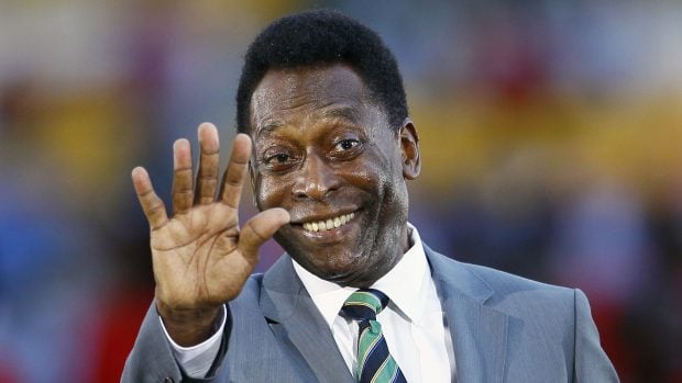 Pel&eacute; saludando a las c&aacute;maras / Gtres
