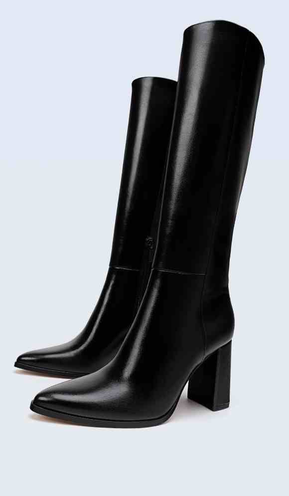 Estas botas altas de Stradivarius son todo un cl&aacute;sico: no te quedes sin ellas