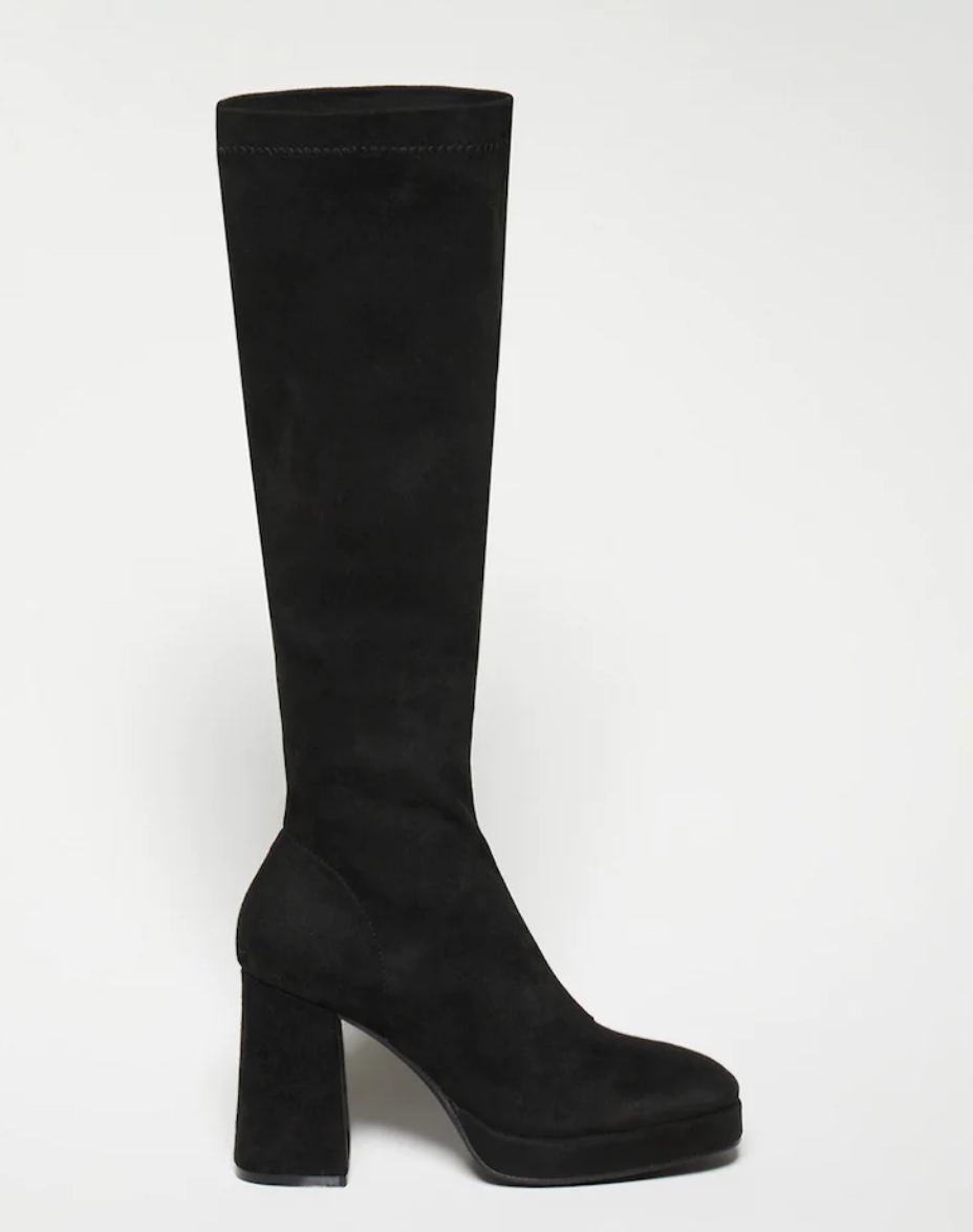 Las botas negras m&aacute;s sexys de Sfera llegan a El Corte Ingl&eacute;s: estilizan y cuestan menos de 40&euro;