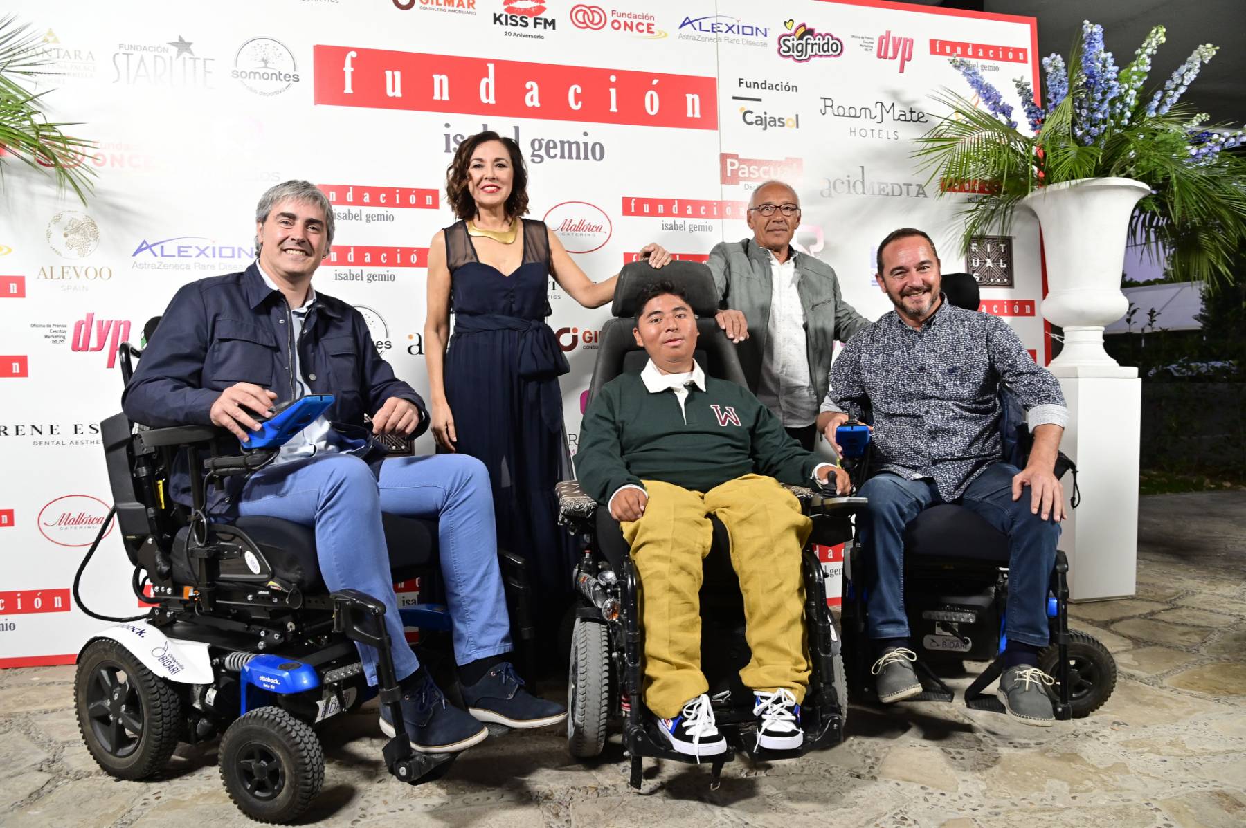 Isabel Gemio y su hijo Gustavo Manrique en Madrid / Gtres