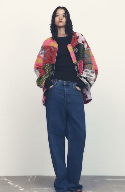La bomber de Zara que está siendo todo un éxito: abriga y sienta como un guante