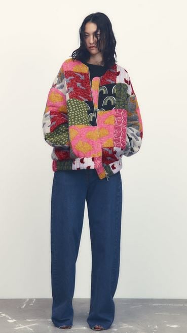 La bomber de Zara que está siendo todo un éxito: abriga y sienta como un guante