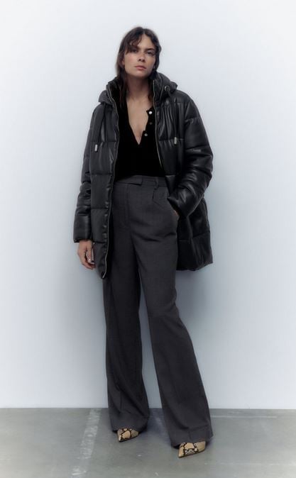 Este abrigo plumífero de Zara es el primer must para las rebajas