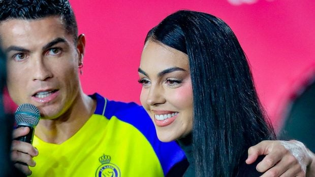 Georgina Rodr&iacute;guez y Cristiano Ronaldo, en la presentaci&oacute;n con Al-Nassr / Gtres