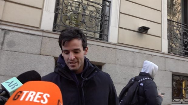 &Iacute;&ntilde;igo Onieva pronunciando sus primeras palabras tras la reconciliaci&oacute;n. / Gtres