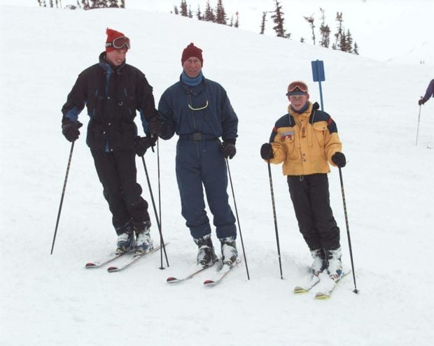 Carlos III y sus hijos en la nieve / Gtres