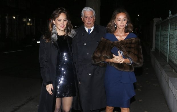 Mario Vargas Llosa, Isabel Preysler y Tamara Falcó en 2017 / Gtres
