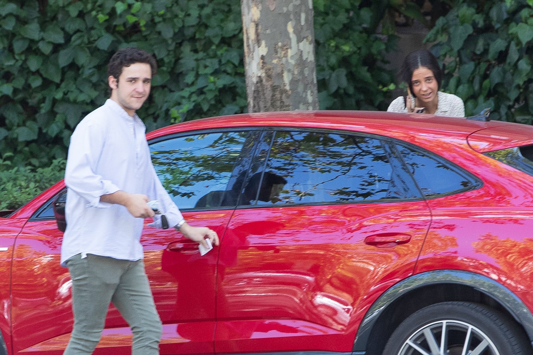 Victoria Federica y Froilán subiéndose en el coche / Gtres