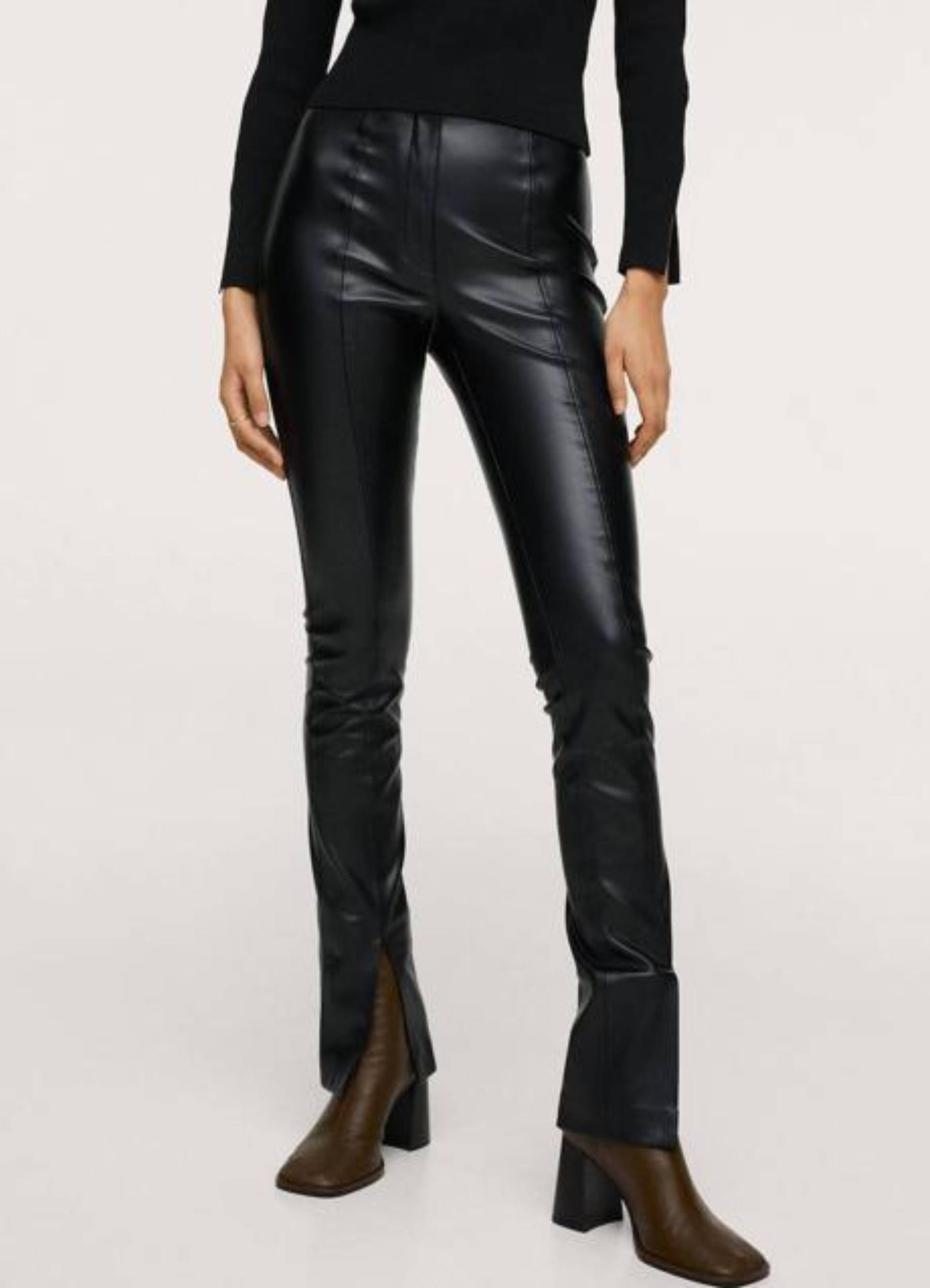 Pantalones efecto piel / Mango 