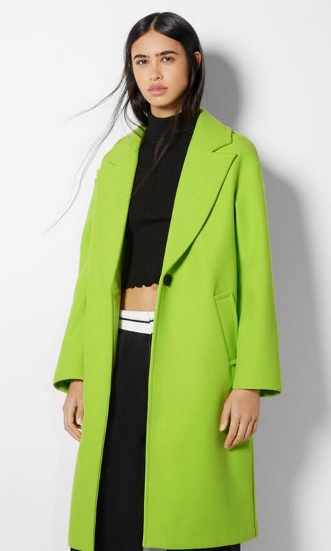 Los abrigos de colores de Bershka que est&aacute;n arrasando en las rebajas