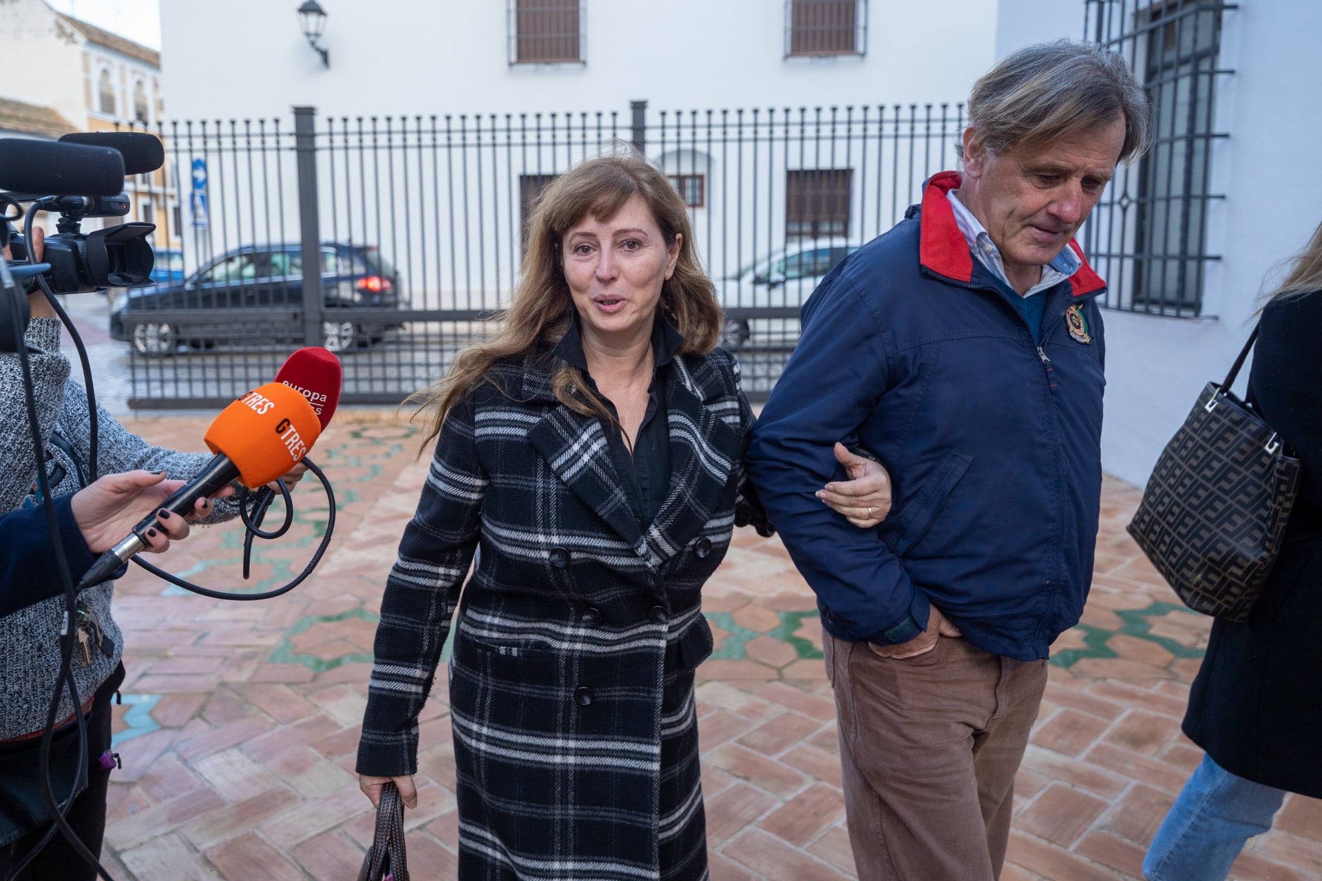 Gabriela Ostos, en el funeral por su padre / Gtres