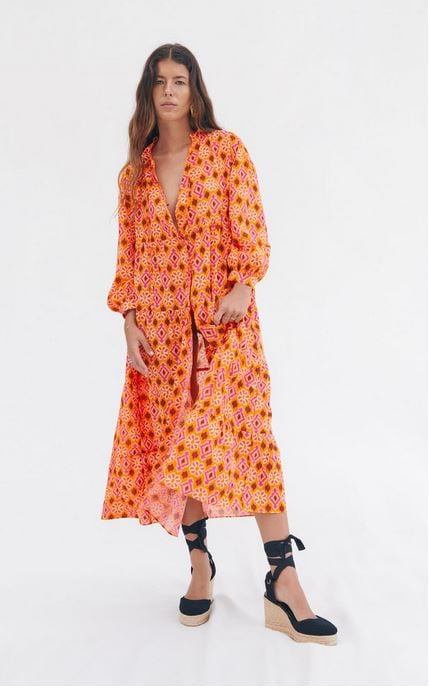 Aprovecha estas rebajas para comprar vestidos de primavera en Zara: est&aacute;n tirados de precio