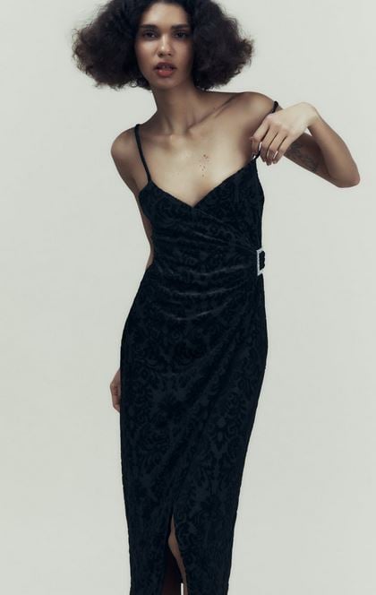 El vestido de Zara que debes comprar para tu próxima boda a la mitad de precio