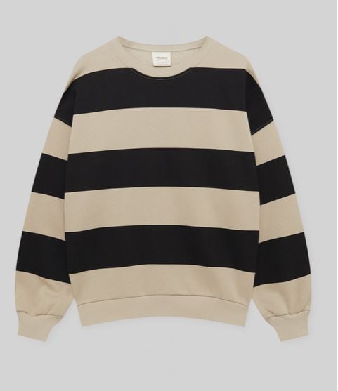 La sudadera que te podr&aacute;s llevar a la oficina la vende Pull&Bear y tan solo cuestan 15 euros