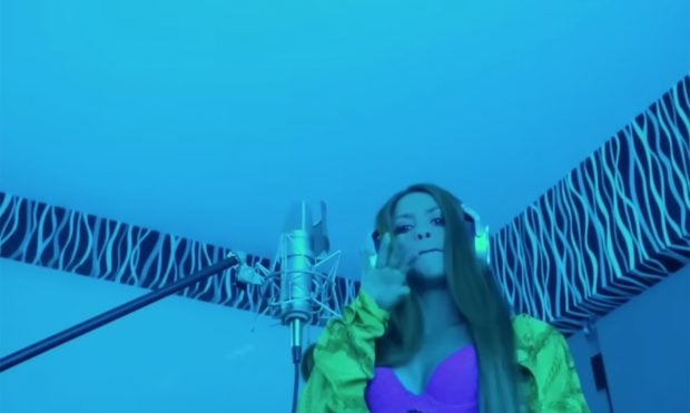 Shakira cantando / Youtube
