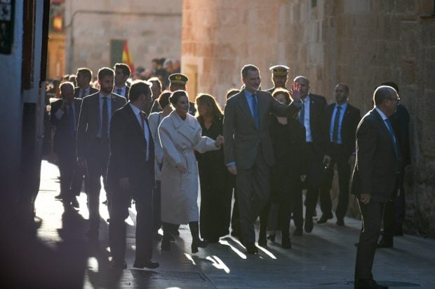 Los Reyes en las inmediaciones de la Farmacia Llabrés. / Gtres