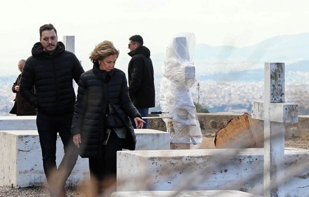 La Reina Sofía junto a Nina Flohr en Tatoi. / Gtres