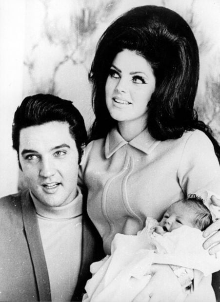 Elvis Presley, Priscila Presley y Lisa Marie Presley en una imagen de archivo / Gtres