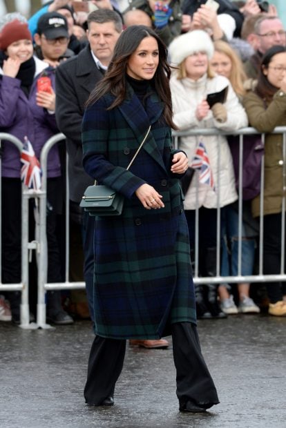 Meghan Markle con un abrigo de tartán en 2018 / Gtres