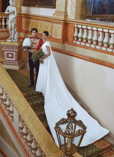 Fernando Fitz James Stuart y Sol&iacute;s con Sof&iacute;a Palazuelo durante su boda en Madrid / Gtres