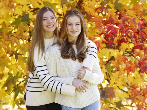 Leonor y Sof&iacute;a felicitando la Navidad / Gtres