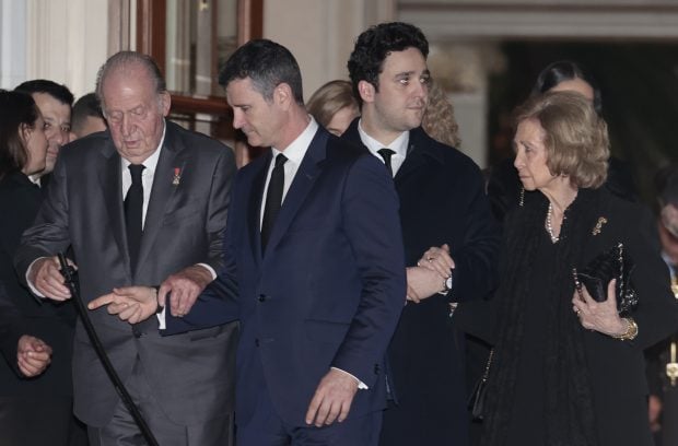 El Rey Juan Carlos march&aacute;ndose de Atenas. / Gtres