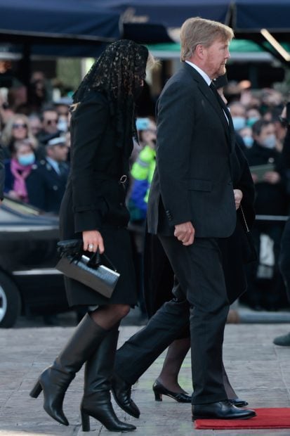 Máxima y Guillermo Alejandro de Holanda en el funeral de Constantino de Grecia. / Gtres