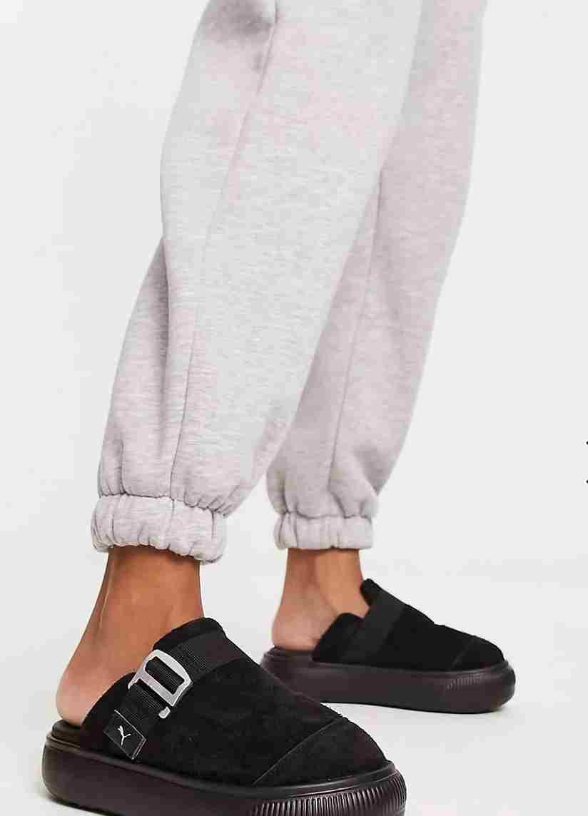 Hailey Barber pone de moda los zapatos de farmacia: te contamos d&oacute;nde comprarlos