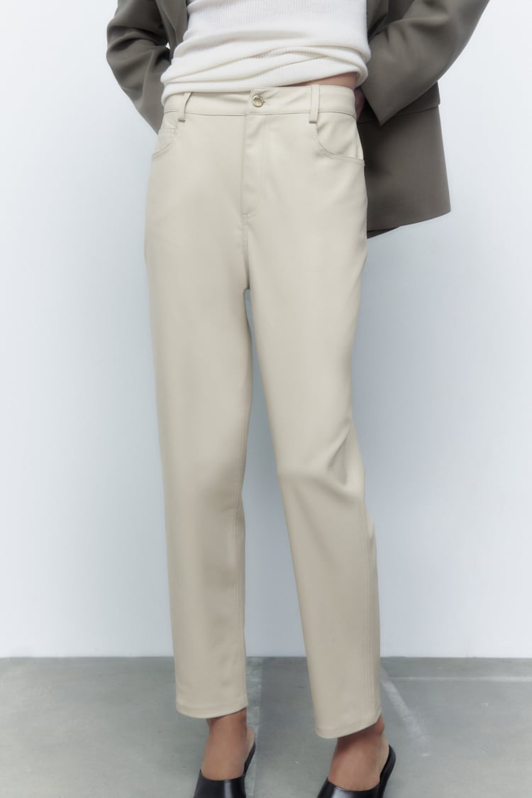 Zara ha decidido tirar la casa por la ventana con un increíble descuentazo en unos pantalones perfectos para ir a la oficina.