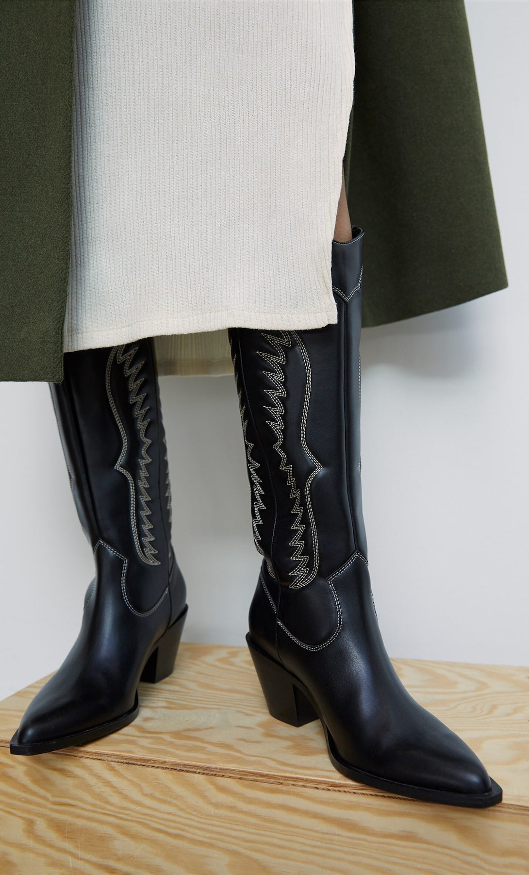 Stradivarius lo peta de nuevo, las botas cowboy que no han durado ni un solo d&iacute;a en tienda