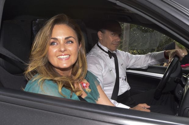 Carmen Morales y Luis Guerra en un coche / Gtres